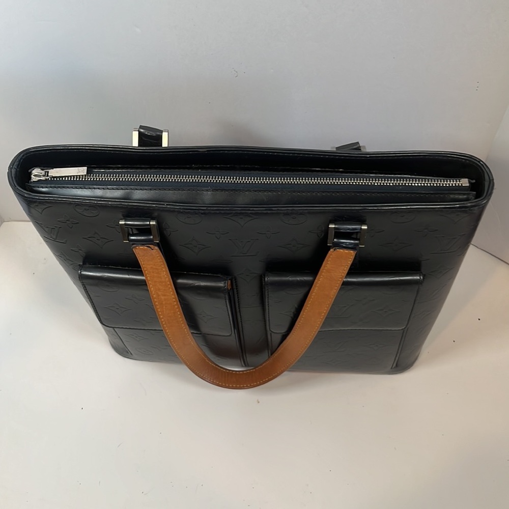 Louis Vuitton Matt Black Leather Stockton Bag LV Signature Embossed,2Flap pocket - Picture 4 of 14